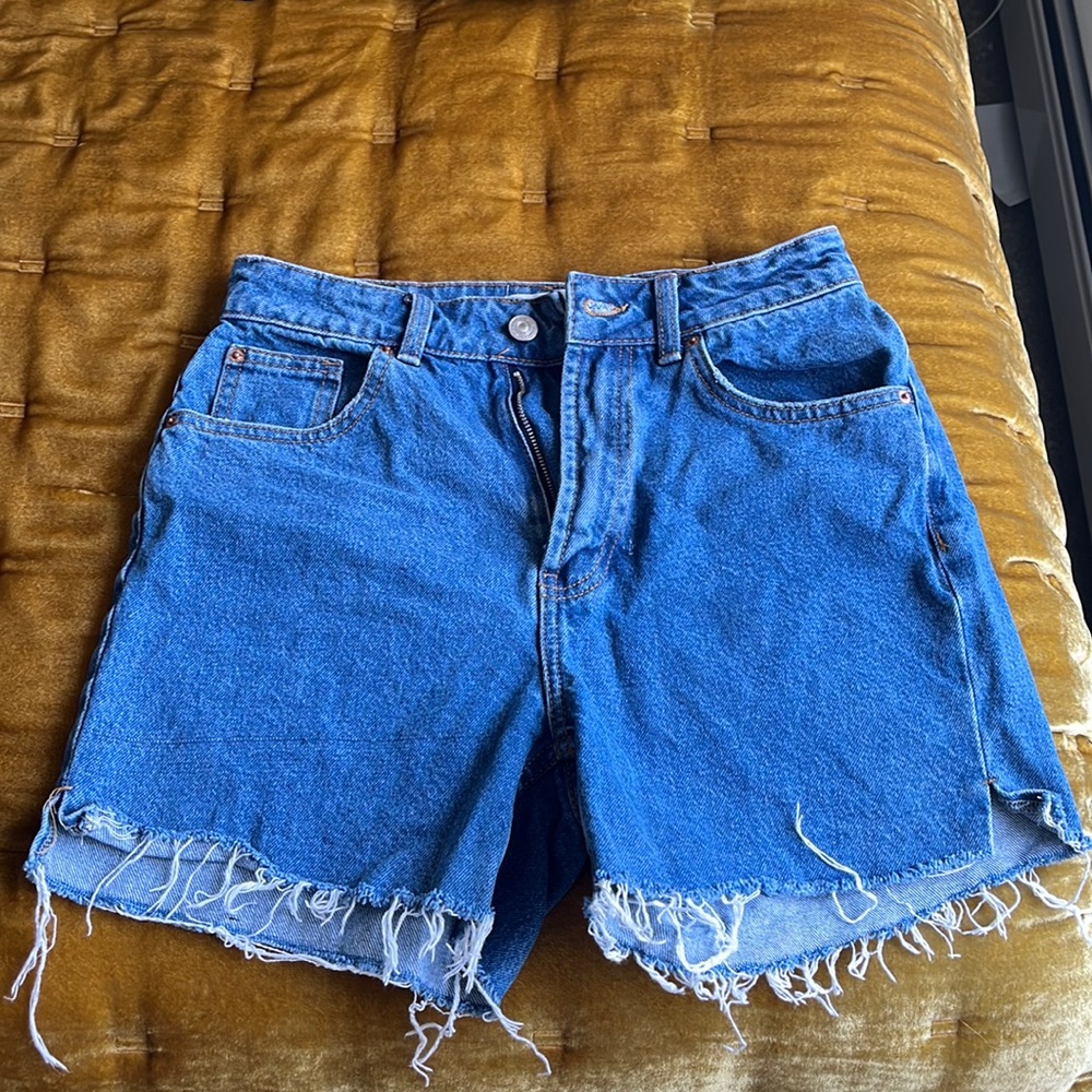 Frayed medium wash denim shorts